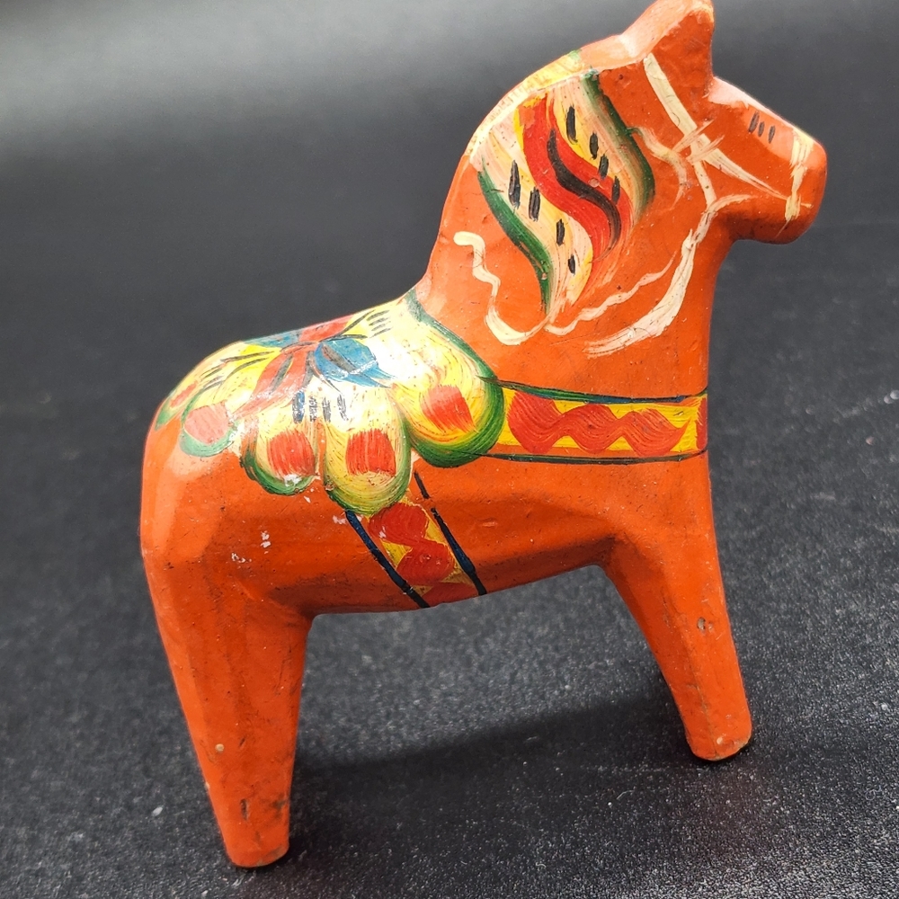 Vintage Dala Horse figurine. An Nils Olsson original.